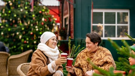 Какао с карамельным попкорном и блин с бужениной: меню на любой вкус на площадках фестиваля «Путешествие в Рождество»