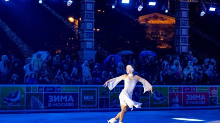 На центральной площадке «Путешествия в Рождество» состоялся праздник с ледовым шоу и чаепитием для детей бойцов СВО