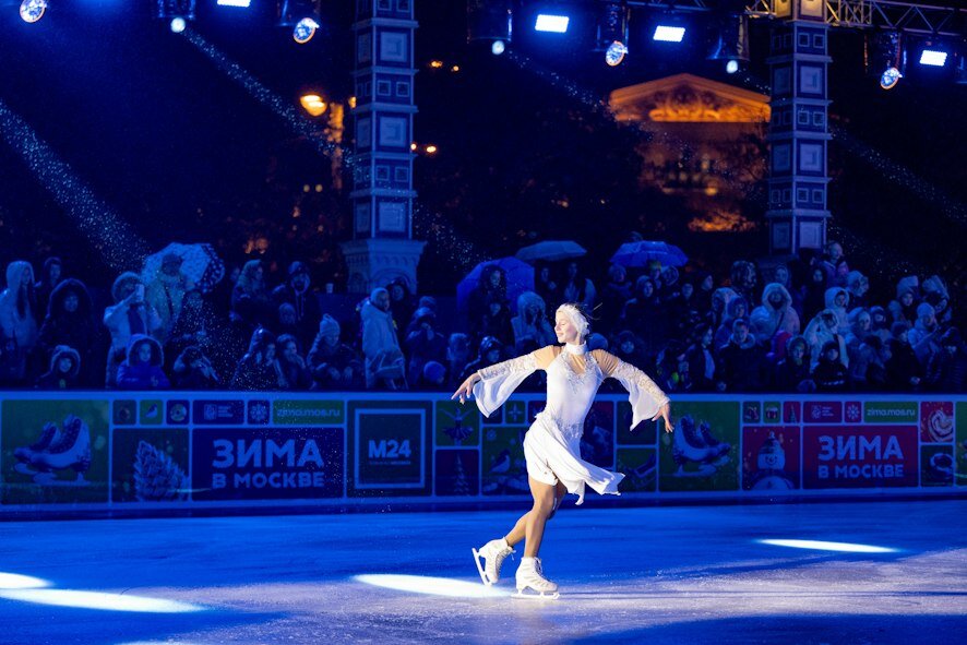 На центральной площадке «Путешествия в Рождество» состоялся праздник с ледовым шоу и чаепитием для детей бойцов СВО