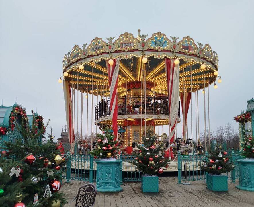 Зимний код Москвы: как город превращает праздник в пространство для добра и истории