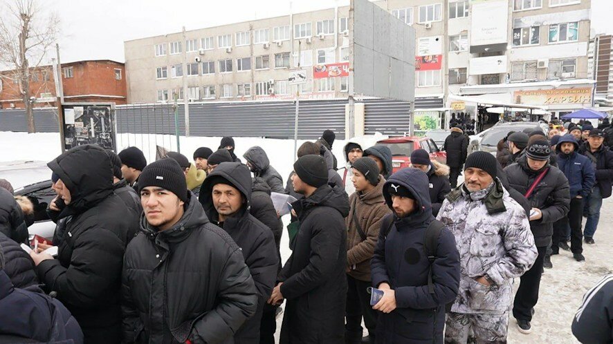 Валерий Горелых: Искали нелегалов. Свердловская полиция «зачистила» рынок «Таганский ряд»