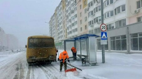 Более 300 машин на линии: как в Саратовской области борются с метелью и снежными заносами