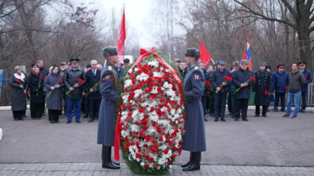 В Саратове почтили память павших воинов в День Неизвестного Солдата
