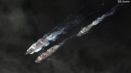 Компания Vantor (бывшая Maxar) опубликовала детализированные спутниковые снимки кораблей ВМС Китая в Южно-Китайском море