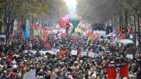 Массовые забастовки во Франции действительно нанесли серьёзный удар по индустрии люксовых товаров