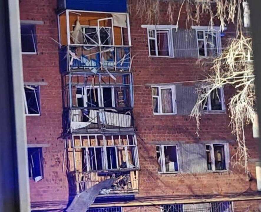 Жилой многоквартирный дом в Чебоксарах получил повреждения после падения украинского БПЛА