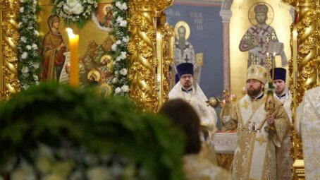 Как и тысячи православных верующих Саратовской области, губернатор региона встретил светлое Рождество Христово в храме