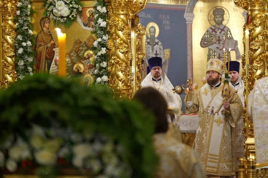 Как и тысячи православных верующих Саратовской области, губернатор региона встретил светлое Рождество Христово в храме