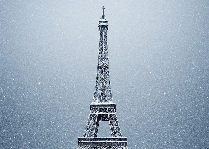 Турист в Хвалынском районе сломал рёбра, упав с копии Эйфелевой башни