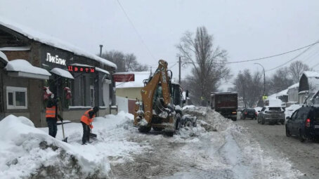 Областные дорожники расчищают 77 км дорог в Саратове