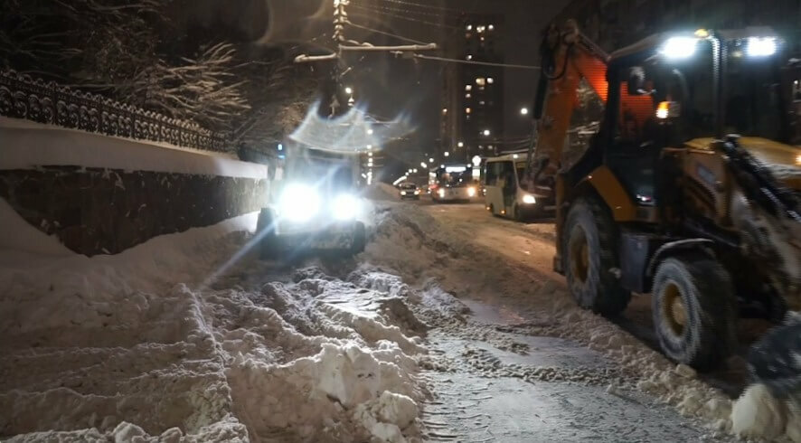 Ночью на дорогах Саратовской области работало 286 единиц техники для расчистки снега