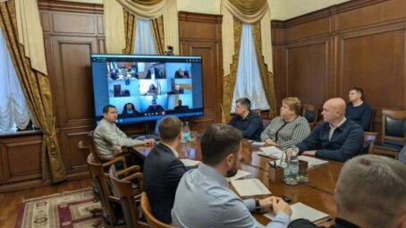 Глава Саратова провел утренний штаб по уборке города