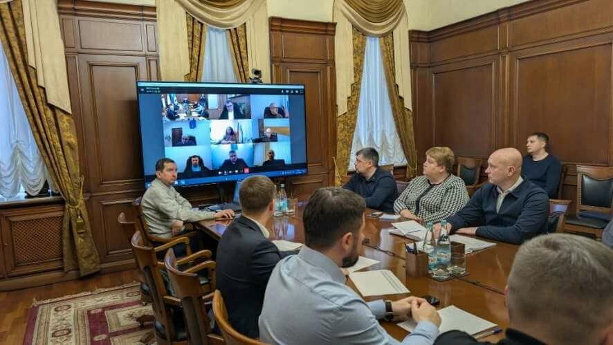 Глава Саратова провел утренний штаб по уборке города