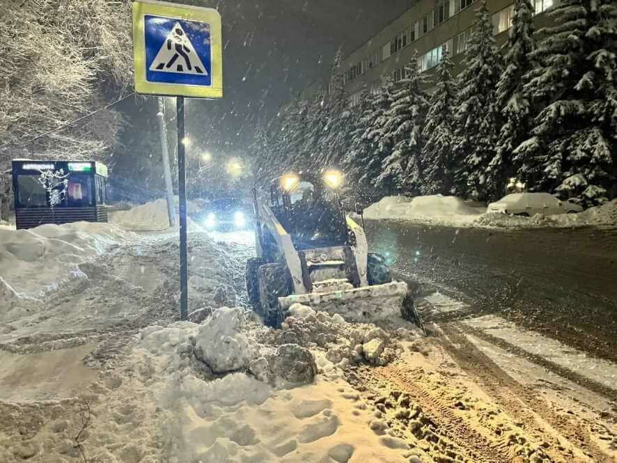 К расчистке дорог на территории Саратовской области привлечено свыше 1500 единиц спецтехники
