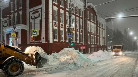 Горячие линии Саратова: транспорт, уборка снега и состояние дорог — куда звонить жителям?