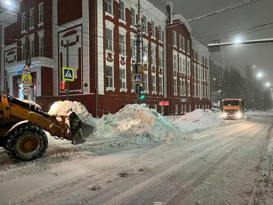 Горячие линии Саратова: транспорт, уборка снега и состояние дорог — куда звонить жителям?