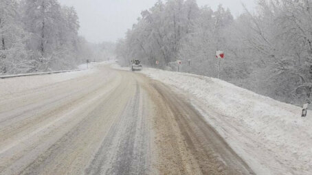 Сегодня днем на расчистку дорог регионального значения направили более 400 единиц снегоуборочной техники