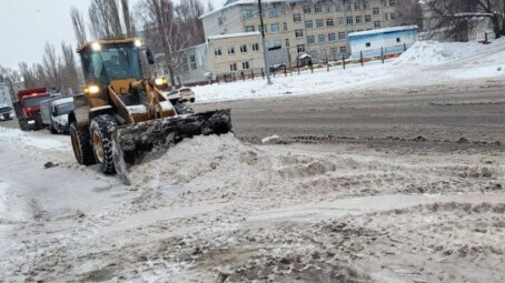 На саратовских региональных дорогах за последние сутки израсходовано почти 5 тысяч тонн песко-соляной смеси