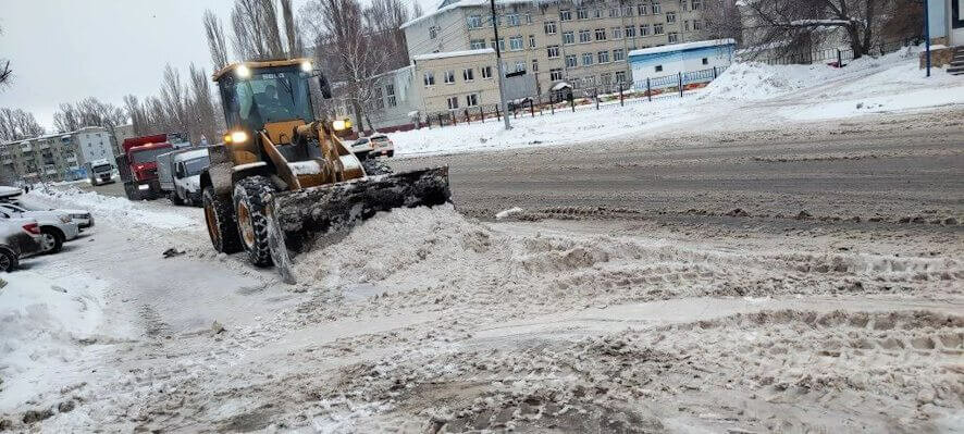 На саратовских региональных дорогах за последние сутки израсходовано почти 5 тысяч тонн песко-соляной смеси
