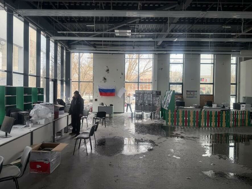 В результате террористических атак киевского режима за прошедшие сутки погибли четыре мирных жителя, ранены тринадцать человек