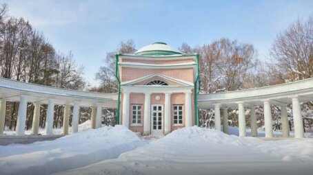 В усадьбе Кузьминки отреставрировали два павильона — «Ванный домик» и «Кузница»