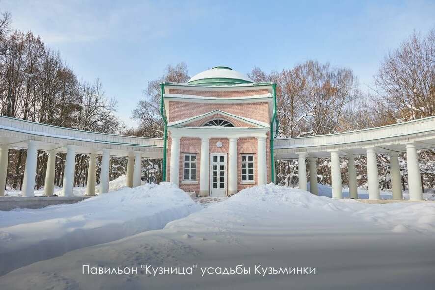 В усадьбе Кузьминки отреставрировали два павильона — «Ванный домик» и «Кузница»