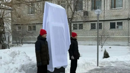 В Саратовской области увековечили память Героя России Алексея Максюкова