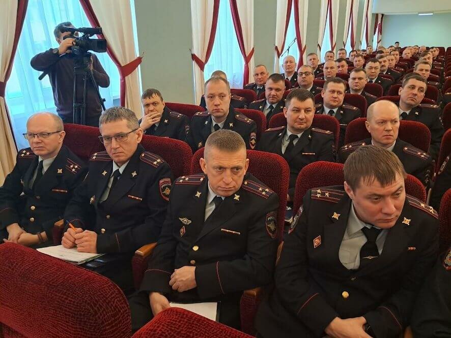 Свердловский главк МВД подвел итоги борьбы с нелегалами в 2025 году