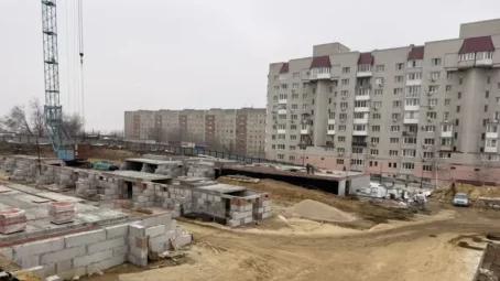 В Ленинском районе продолжается строительство школы на 1100 мест