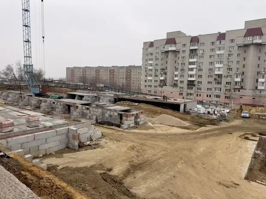 В Ленинском районе продолжается строительство школы на 1100 мест