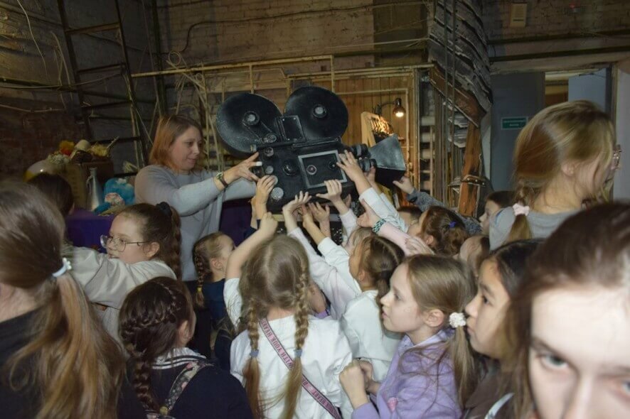 В честь Дня наставника областной театр оперетты провел экскурсии для участников фестиваля «Театральное Приволжье»