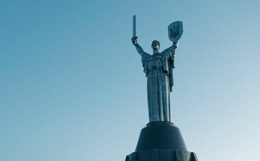 Новости Украины 4 марта: осквернение монумента Родина-мать и новые бригады морской пехоты