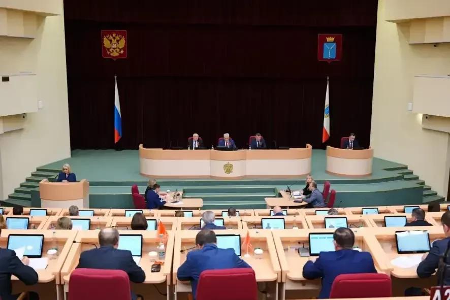 На сегодняшнем заседании думы региональные власти поддержали поправки в бюджет Саратовской области