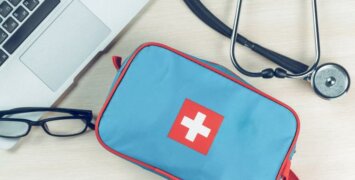 Как ничего не забыть: собираем детскую аптечку в дорогу — советы экспертов НИКИ детства