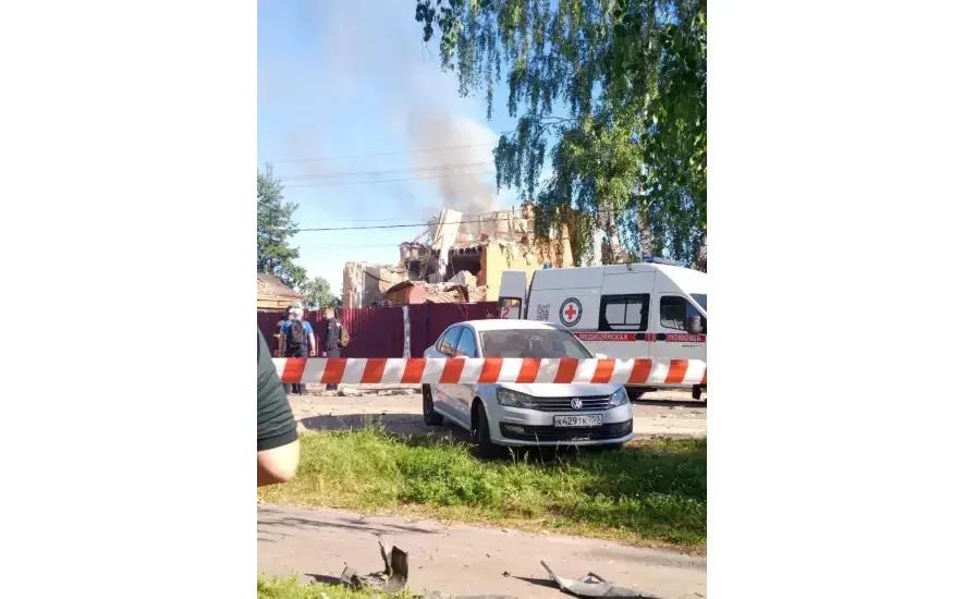 Андрей Воробьев: Сегодня ночью в результате падения беспилотника в Егорьевске загорелся частный дом, под завалами находились люди