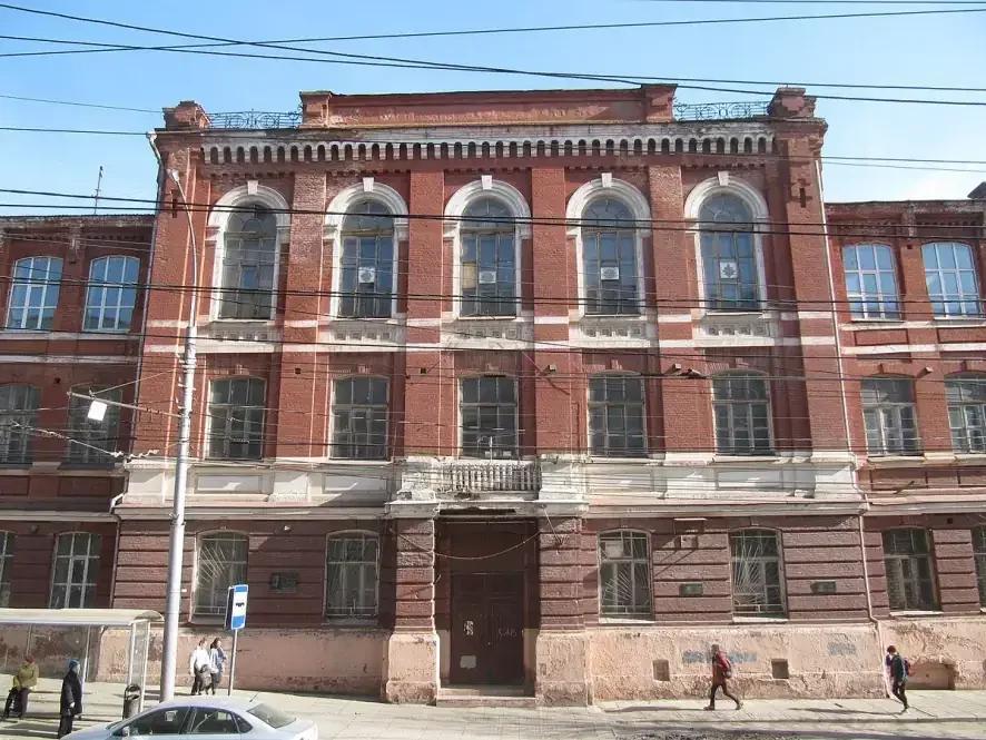 До 26 декабря нынешнего года должна быть отреставрирована Мариинская гимназия в Саратове