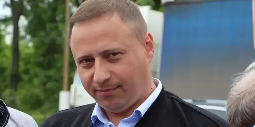 На заседании собрания депутатов Воскресенского муниципального района Саратовской области главой района вновь избран Денис Павлов