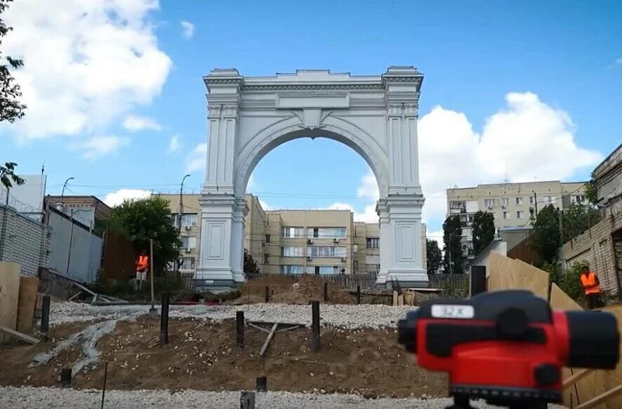 В Саратове идет строительство нового спуска от Триумфальной арки к набережной