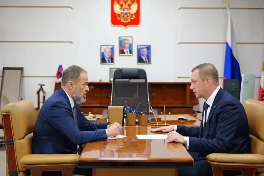 Игорь Комаров и Роман Бусаргин на встрече обсудили социально-экономическое развитие Саратовской области