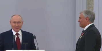 Президент России Владимир Путин наградил Вячеслава Володина орденом «За доблестный труд»