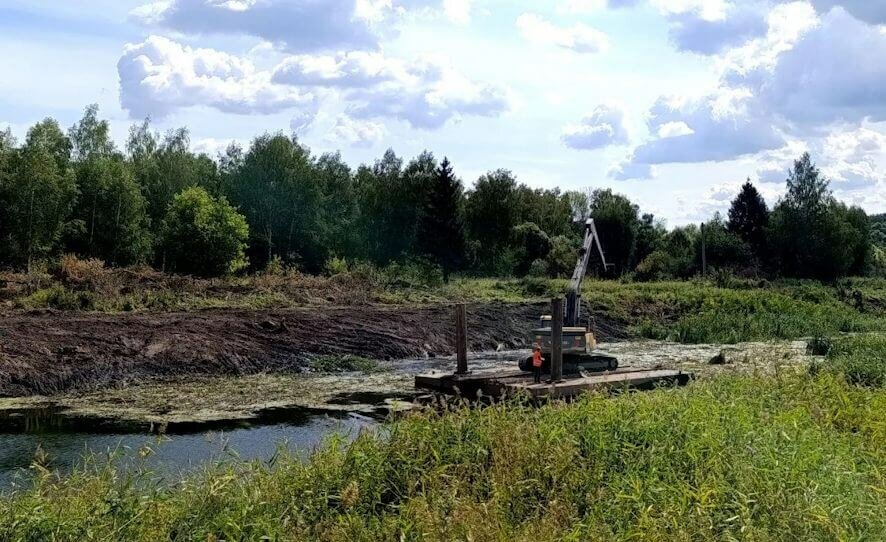 В Аткарском районе возобновились работы по расчистке русла реки Аткара