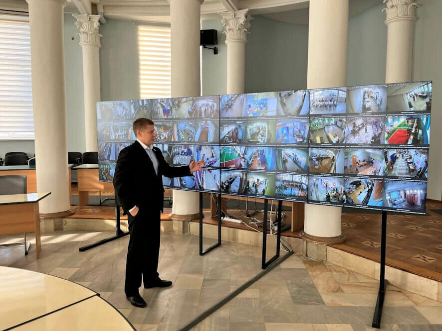 В Саратове общественное наблюдение за процедурой голосования проходит в центре общественного видеонаблюдения